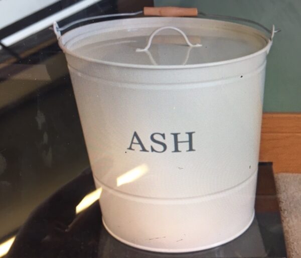 Ash bucket with lid cream
